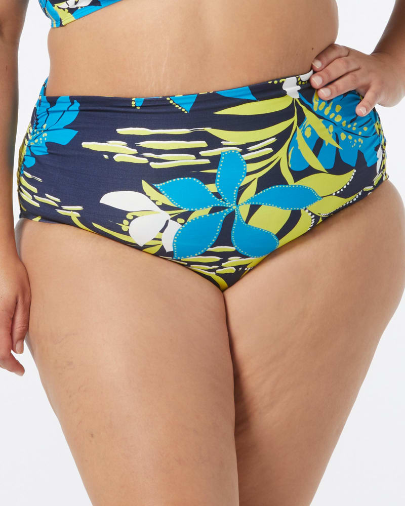 Front of a model wearing a size XL IMPULSE BOTTOM in NAVY MULTI by Coco Reef. | dia_product_style_image_id:332723